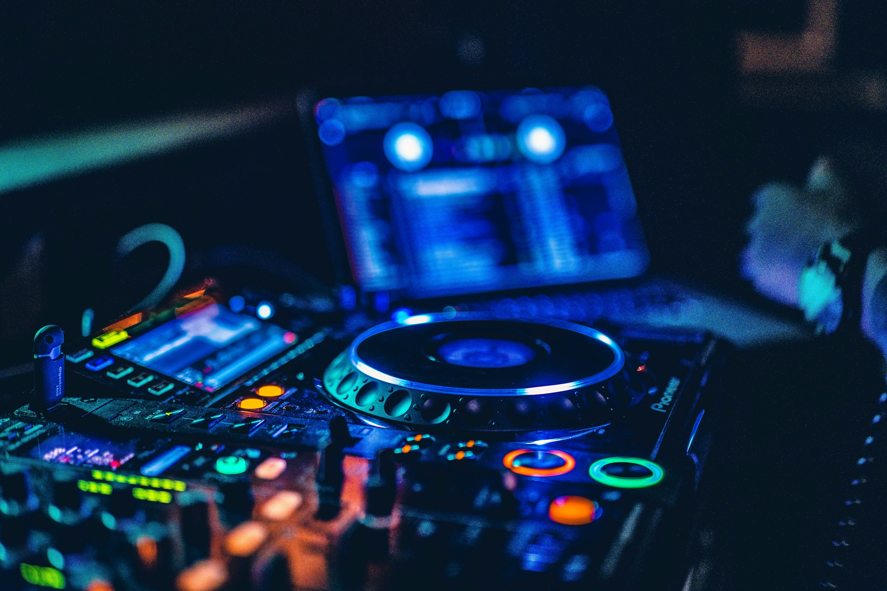 Hora extra por servicio de Dj